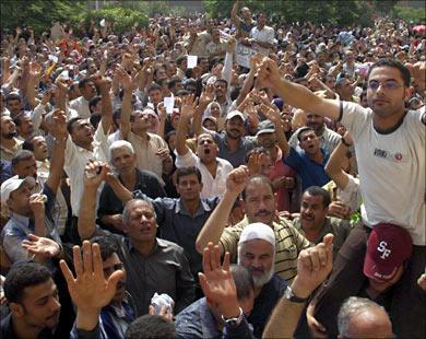 تواصل إضراب عمال المحلة وسط خسائر تصل لـ 20 مليون جنيه