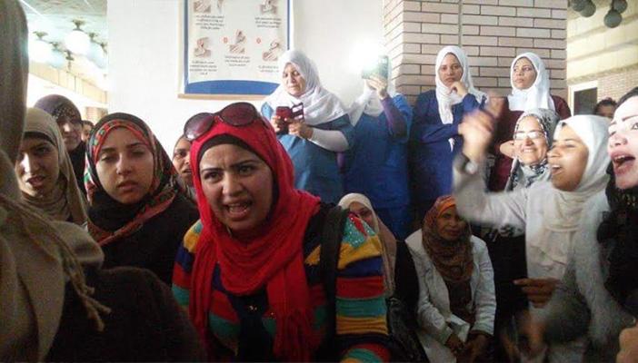 العاملون بمستشفى الإسماعيلية: “ارحل يا دمياطي.. لظلمك تاني مش هنطاطي”