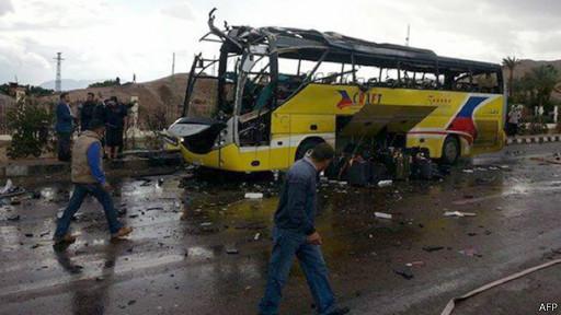 فيديو ..الاعلام الصهيوني ينشر لحظة تفجير أوتوبيس طابا