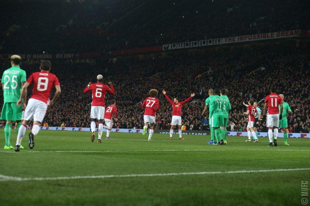 بالفيديو.. إبراهيموفيتش يحسم الشوط الأول بتقدم لمانشستر على سانت إتيان