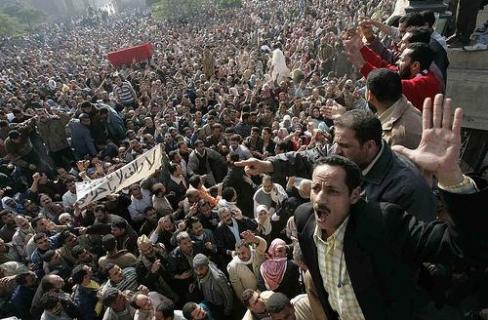 تصاعد الإضرابات الفئوية والحكومة تتهم الإخوان