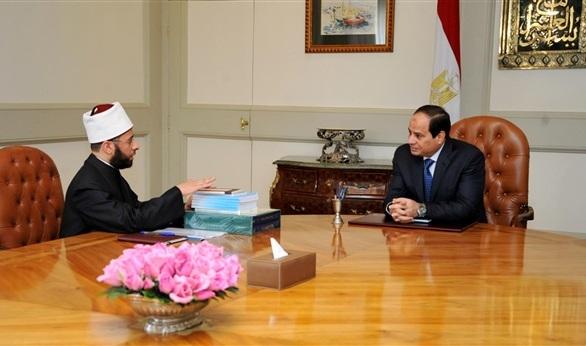 بالفيديو.. مستشار السيسي: الإخوان يقرؤون القرآن الكريم بطاقة “سلبية”