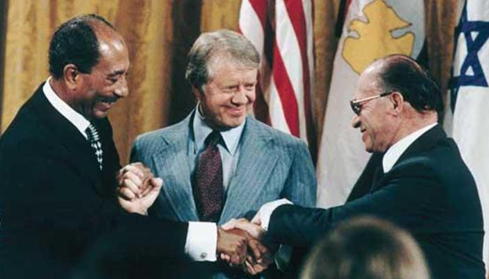 صحف عبرية: اتفاق سلام “بيجن والسادات” يضاف إلى مناهج التعليم المصري