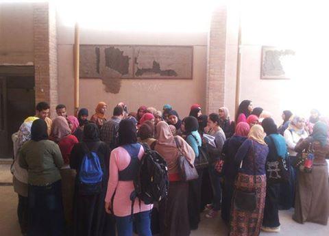 تظاهرة لطالبات معهد التمريض في الإسماعليلية