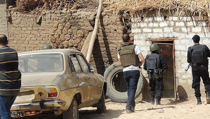 حملة أمنية تحطم منازل معارضين للانقلاب بالجيزة