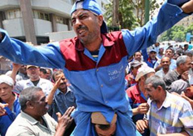 اعتصام عمال نظافة الجيزة للمطالبة بصرف الحد الأدنى للأجور