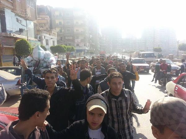 وقفة مفاجئة لطلاب ضد الانقلاب في الزقازيق