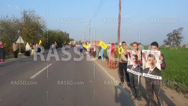 سلسله بشرية علي طريق حوش عيسى ودمنهور بالبحيرة