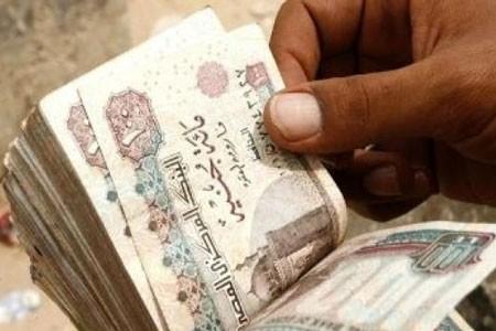 القبض على موظف بـ”تعليم المنيا” أثناء تقاضيه رشوة 10 آلاف جنيه