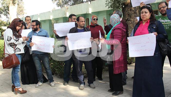 بالصور.. وقفة لأطباء مستشفي العباسية رفضاً لتجاوزات الشرطة