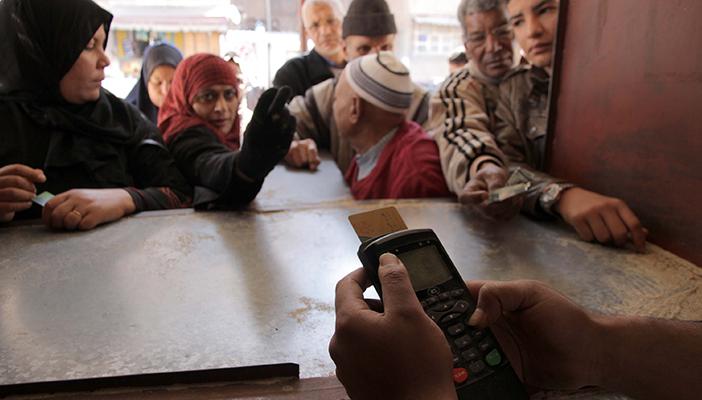 رويترز: مصر تواجه صعوبات في توفير السلع الرئيسية بسبب نقص الدولار