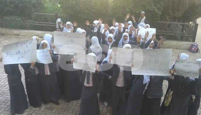 بالصور.. وقفة احتجاجية لطالبات التمريض بالدلنجات رفضا لقانون الوزارة