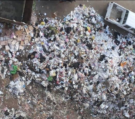 أزمة القمامة تنفجر في شوارع دمنهور وسط ضجر الأهالي