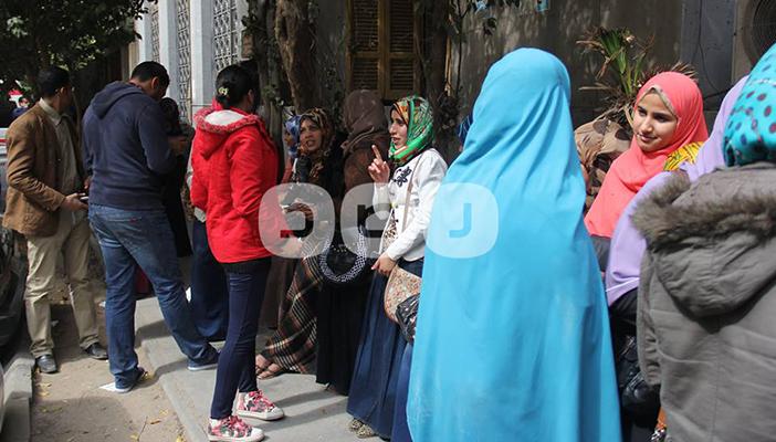 بالصور.. وقفة احتجاجية أمام وزارة الصحة لممرضات مستشفى جامعة أسيوط