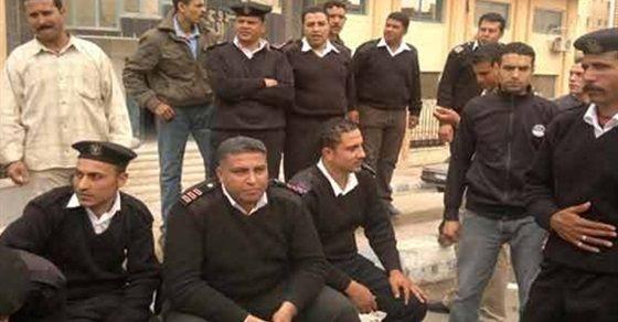 النيابة تأمر بحبس 7 أمناء شرطة 15 يومًا بتهمة التحريض على الاضراب