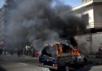 مجهولون يحرقون سيارة شرطة في المنوفية