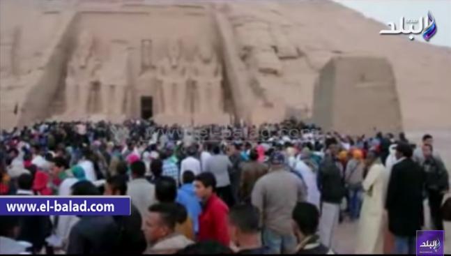 بالفيديو.. الشبورة تفسد ظاهرة تعامد الشمس بأبوسمبل.. وفيس بوك: نحس