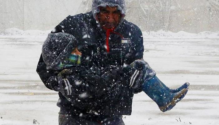 “هدى” و”جنى”.. عواصف الموت الأبيض تقتل اللاجئين السوريين