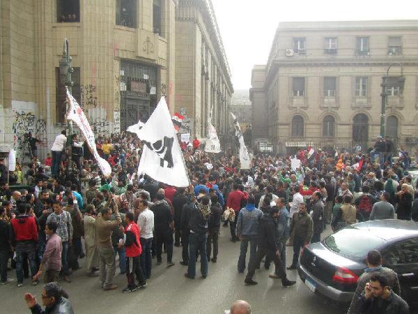 مسيرات لمنزل “جيكا” ودار القضاء العالي في جمعة محاكمة النظام