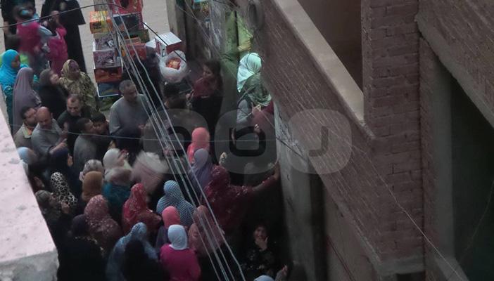 بالصور.. أزمة تموينية تجتاح قرى أبوحماد.. والأهالي: هنعيش إزاي؟!