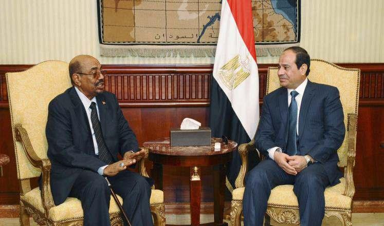 تصريحات “البشير” وأزمة جديدة مع مصر.. والأشعل لـ”رصد”: لا بد من حل ودي