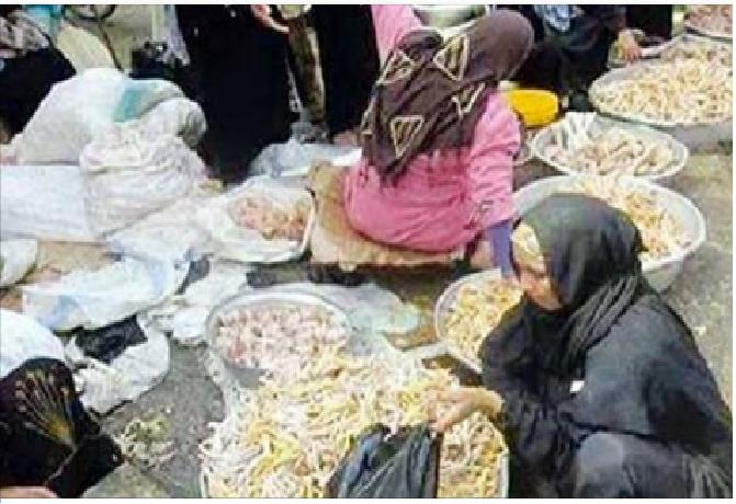 بسبب ارتفاع الأسعار بعد التعويم.. المصريون يُشبعون جوعهم ببقايا الطعام