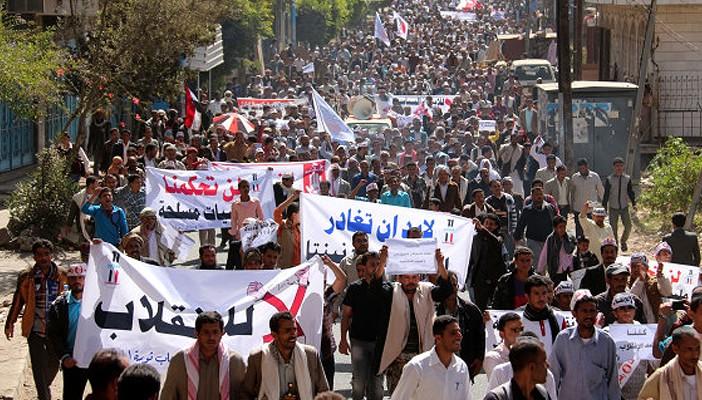 بالصور.. احتشاد يمني تنديدًا بانقلاب الحوثي ودعمًا للشرعية