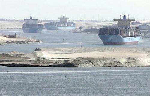 عبور 33 سفينة من قناة السويس اليوم