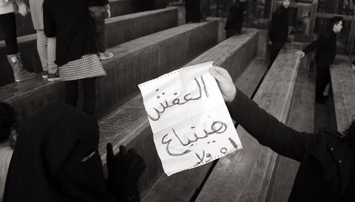 “العفش هينباع”.. رسالة من زوجة معتقل أثناء المحاكمة