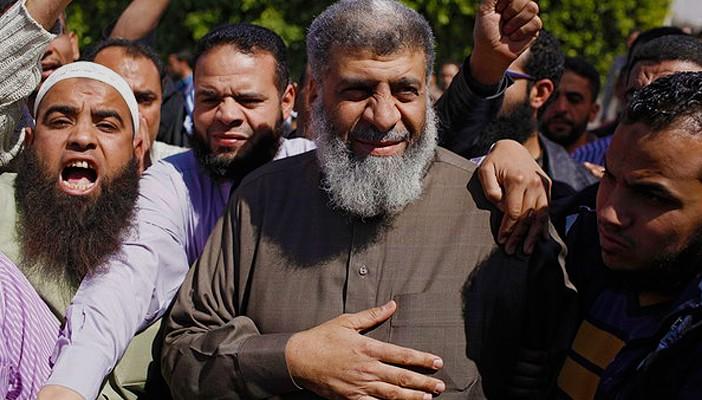 منع أسرة عاصم عبدالماجد من السفر إلى ماليزيا