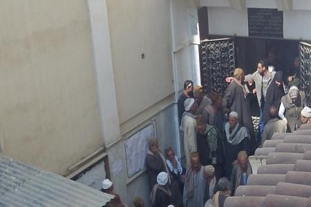 أهالي”بخاتي”يقتحموا “المنوفية” بسبب الصرف الصحي والأمن يتصدى لهم