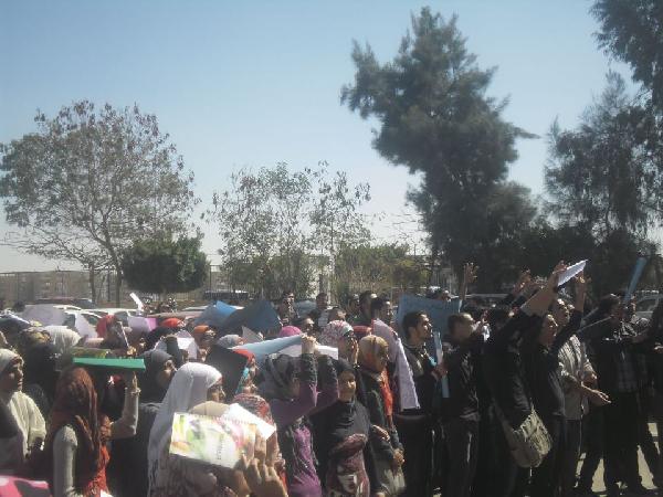 وقفة لطلبة علوم السويس للمطالبة بتطبيق اللائحة