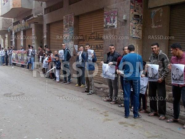 سلسلة بشرية لـ”شباب ضد الإنقلاب” بـ” ميت غراب” بالدقهلية