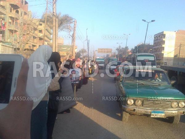 سلسلة بشرية بـ”بلبيس” للمطالبة بالقصاص للشهداء