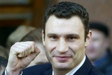 فيتالي كليتشك بطل الملاكمة السابق يعلن ترشحه لرئاسة أوكرانيا