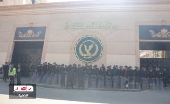 وقفة للضباط الملتحين أمام “الداخلية ” اعتراضا على عدم عودتهم للعمل