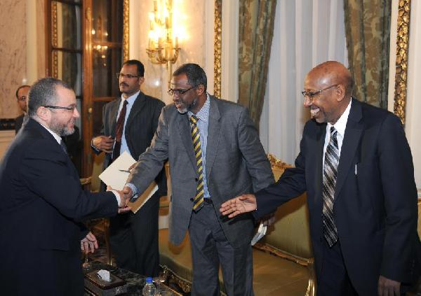 “الوزراء” يناقش استعدادات افتتاح الطريق البري بين مصر والسودان