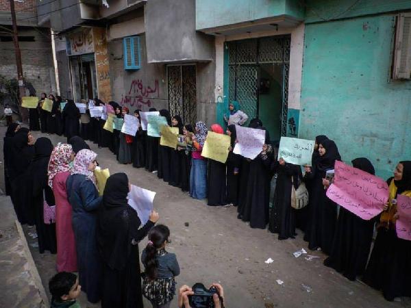 وقفة لطالبات ضد الانقلاب “بأبو كبير” الشرقية