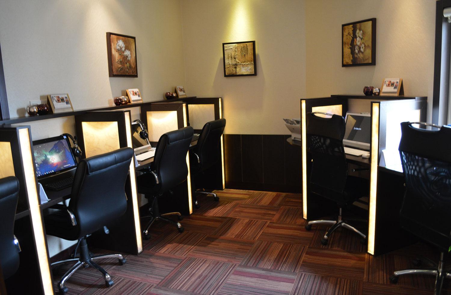 تشجيعًا للمحادثات الشخصية.. مقاهٍ تناهض الإنترنت وتحجب الـ”واي فاي”