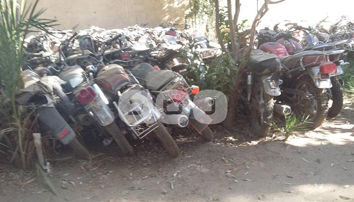 بالصور.. الرشوة في وحدة مرور إسنا “عيني عينك”