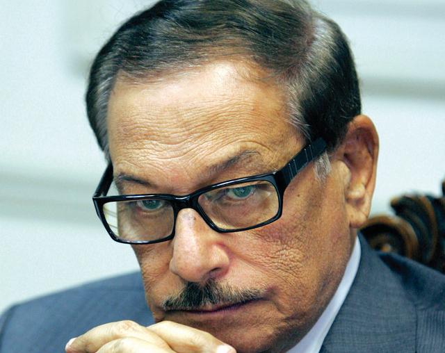 تأجيل محاكمة “الشريف” ونجليه لـ 30 إبريل بسبب تقرير الخبراء