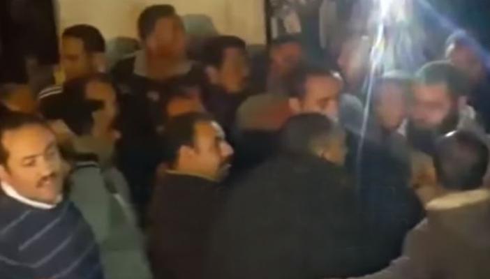 بالفيديو.. القبض على أمين شرطة انتحل صفة ضابط لابتزاز مواطن بالبحيرة