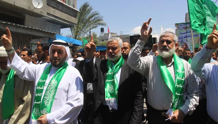 مسيرة بغزة تنديدًا بانتهاكات الصهاينة ضد الأسرى