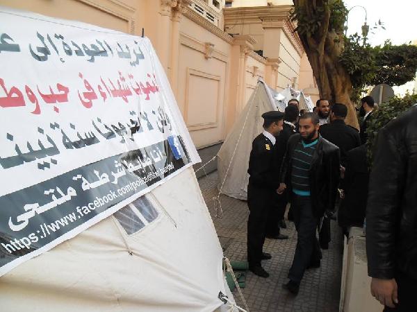 الجمعة مسيرة للضباط الملتحين إلى عابدين للمطالبة بعودتهم الى العمل