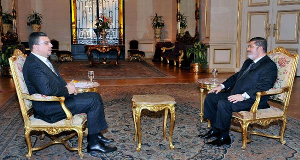 الليثى يعتذر على الهواء للشعب المصري عن تأخر الحوار