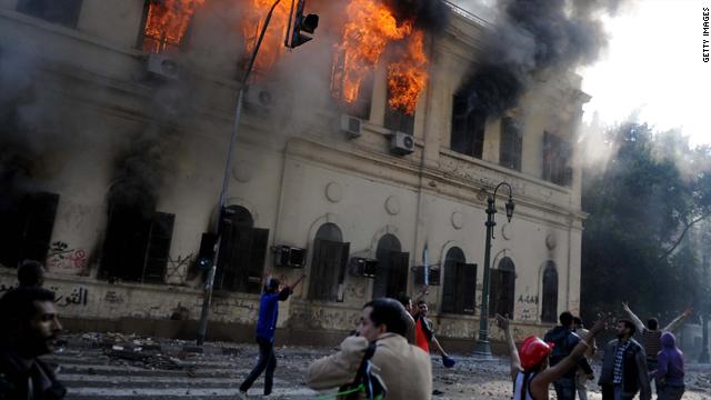 نيابة قصر النيل تسلم الأطفال المتهمين بحريق المجمع العلمي لأهليهم