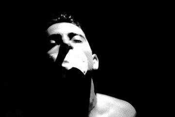 مركز حقوقي يكشف نتائج متابعة قضايا تعذيب النشطاء والمعتقلين