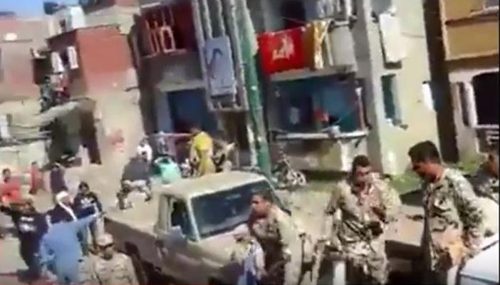 بالفيديو.. اشتباكات بين أفراد الجيش وصيادي كفر الشيخ