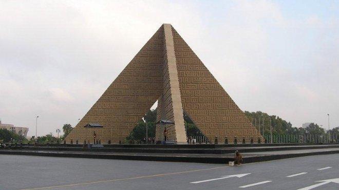 منصة العرض العسكري تستعد لجمعة “دعم الجيش”