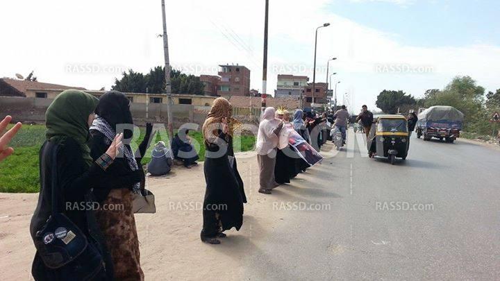 طلاب ضد الانقلاب بالعدوة يحرقون صور السيسي